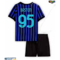 Otroški Nogometni dresi Inter Milan Alessandro Bastoni #95 Domači 2025-26 Kratek Rokav (+ Kratke hlače)